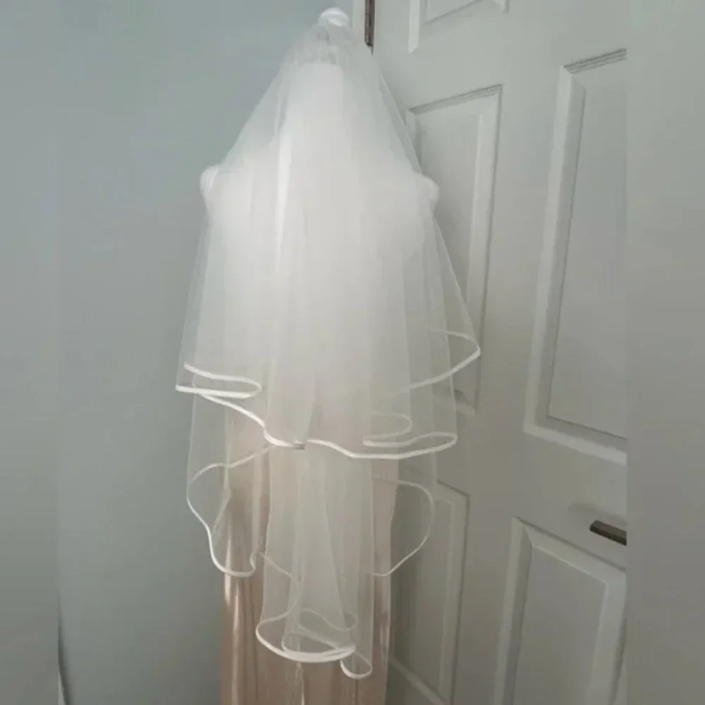 Short Wedding Veil with Comb Satin Trim Waist Length